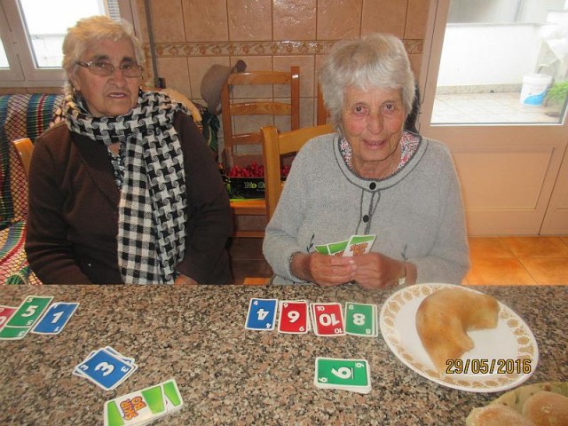 Ceu's mom and my Mum enjoying a game of Skip Bo